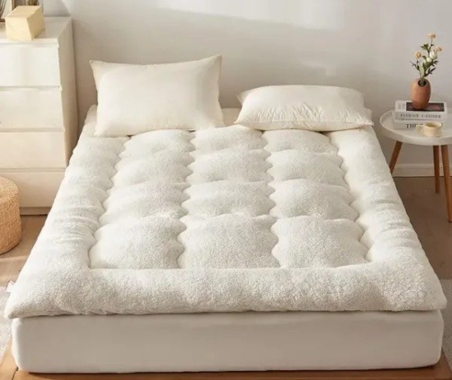 Lamb-cashmere-mattress-cushion-t-2.jpg